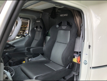 TOYOTA�@�J�����[�h�@KDY281���i2021�N�j�@�Ɂ@RECARO�i���J���j�@SR-7F�@GK100�@BK/SIL�@�~���E�@����