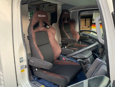 ISUZU�@SAKURA2�@�r�[�J���@�n�C�L���u2t�@4WD�@NMS88AN�i2023�N�j�@�Ɂ@RECARO�i���J���j�@SR-7F�@GU100H�@�u���E���@�V�[�g�q�[�^�t���@���A�[�����X�g�t���@�~���E�@����