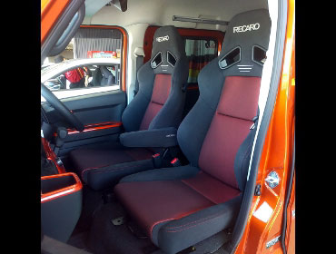 DAIHATSU�@�A�g���[�@S700�i2022�N�j�@�Ɂ@RECARO�i���J���j�@SR-7F�@GK100�@BK/RED�@�~���E�@����
