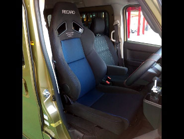 DAIHATSU�@�A�g���[�@S700V�i2022�N�j�@�Ɂ@RECARO�i���J���j�@SR-7F�@GK100�@BK/�u���[�@����