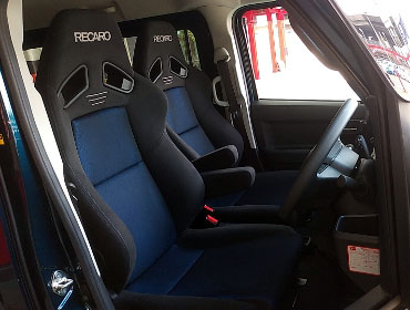 DAIHATSU�@�A�g���[4WD�@S710V�i2023�N�j�@�Ɂ@RECARO�i���J���j�@SR-7F�@GK100�@BK/�u���[�@�V�[�g�q�[�^�[�t���@���@SR-7F�@GK100�@BK/�u���[�@����