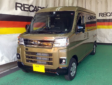 DAIHATSU�@�A�g���[�@S710V�i2023�N�j�@�Ɂ@RECARO�i���J���j�@SR-7F�@KK100H�@BK�@A/R�@�V�[�g�q�[�^�[�t���@����
