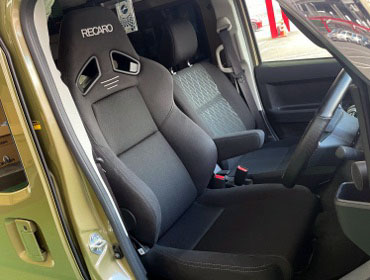 DAIHATSU�@�A�g���[�@S710V�i2022�N�j�@�Ɂ@RECARO�i���J���j�@SR-7F�@GK100�@BK/BK�@�A�[�����X�g�t���@����