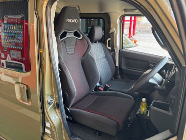 DAIHATSU�@�A�g���[�@S710W�i2025�N�j�@�Ɂ@RECARO�i���J���j�@SR-C�@BK100H�@A/R�@BK/RED�@�V�[�g�q�[�^�[�t���@����