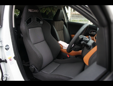 RECARO�i���J���V�[�g�j�@HONDA�@�iVEZEL�j���F�[����RECARO�i���J���j�@SR-7F SK100 BK/SIL�@����