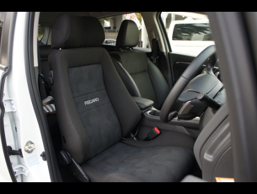 RECARO�i���J���V�[�g�j�@HONDA�@�V���g���n�C�u���b�h�Ƀ��J���@�G���S���hD�@BK�@����