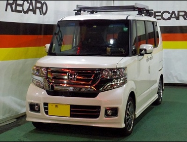 HONDA�@N-BOX�J�X�^���@JF1�@�Ɂ@RECARO�i���J���j�V�[�g����