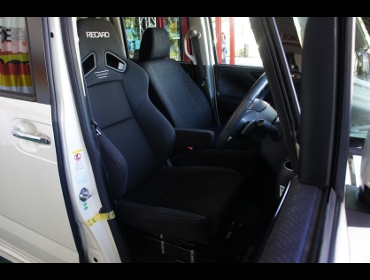 HONDA�@N-BOX�@�J�X�^���@JF1�i2014�N�j�@�Ɂ@RECARO�i���J���j�@SR-7F�@GK100�@BK/BK�@����