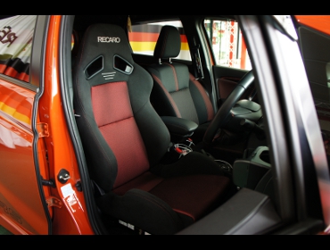 HONDA�@�t�B�b�gRS�@GK5�i2018�N�j�@�Ɂ@RECARO�i���J���j�@SR-7�@GK100�@BK/RED�@����