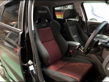 HONDA�@�t�B�b�g�V���g���@�Ɂ@RECARO�i���J���j�@SR-7F�@GK100�@BK/RED�@���@�G���S���h�@����