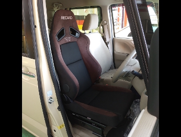 HONDA�@N BOX�@JF1�@�Ɂ@RECARO�i���J���j�@SR-7F�@GU100H�@�u���E���@A/R�@����