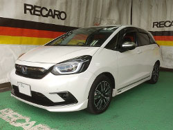 HONDA�@Fit�@GR3(2020�N)�@�Ɂ@RECARO�i���J���j�@�G���S���hMV�@BK�@�V�[�g�q�[�^�[�t���@�~���E�@����