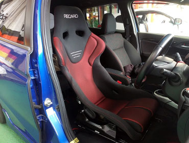 HONDA�@�t�B�b�g�@GK5�i2016�N�j�@�Ɂ@RECARO�i���J���j�@TS-G�@GK�@BK/RED�@����