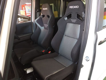 HONDA�@N-BOX�J�X�^���@JF3�i2023�N�j�@�Ɂ@RECARO�i���J���j�@SR-6�@GK100S�@BK/SIL�@���@SR-7F�@GK100�@BK/SIL�@����