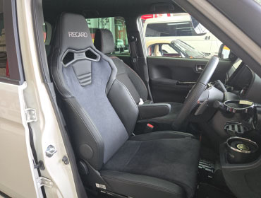 HONDA�@N-ONE�@JG3�i2024�N�j�@�Ɂ@RECARO�i���J���j�@SR-C�@UT100�@BK�@����