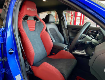 HONDA�@�V�r�b�N�@FL4�@eHev�i2022�N�j�@�Ɂ@RECARO�i���J���j�@SR-S�@UT100H�@RED�@�V�[�g�q�[�^�[�t���@����