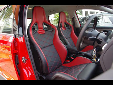 ���J���@�X�|�[�c�X�^�[���~�e�b�h�G�f�B�V�����@RED�@