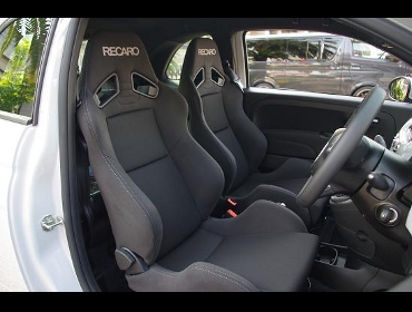 RECARO�i���J���V�[�g�j�@���@ABARTH�@�A�o���g500�@�Ɂ@RECARO�@SR-7�@SK100�@BK�@�~2�r �@������