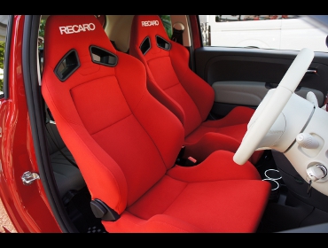 RECARO�i���J���V�[�g�j�@���@FIAT�i�t�B�A�b�g�j�@500�@�Ɂ@RECARO�@SR-7�@KK100�@RED�@���@SR-7�@KK100�@RED �@������