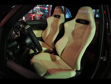 RECARO�i���J���V�[�g�j�@FIAT�i�t�B�A�b�g�j�A�o���g�@695EM�iEDIZIONE MASERATI�j�}�Z���e�B�G�f�B�V������RECARO�i���J���j�@SPORT-JC ���U�[SE�@�A�C�{���[�@�~2�r�@������