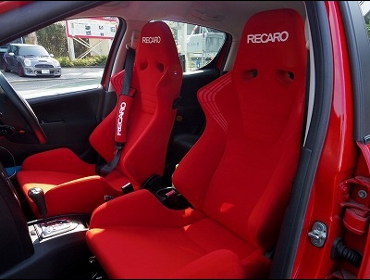 RECARO�i���J���V�[�g�j�@PEUGEOT�i�v�W���[�j�@207�Ƀ��J���@SR-6 KK100 RED�@�~2�r�@����