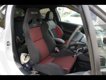 RECARO�i���J���V�[�g�j�@Peugeot�i�v�W���[�j208�Ƀ��J���@SR-7�@GK100�@BK/RED�@����