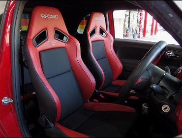 ABARTH�@�A�o���g595�@�Ɂ@RECARO�i���J���j�V�[�g�@SR-7F�@Lassic�@RED�@�~2�r�@����