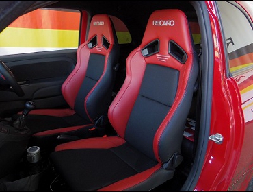 ABARTH�@�A�o���g595�@�Ɂ@RECARO�i���J���j�V�[�g�@SR-7F�@Lassic�@RED�@�~2�r�@����