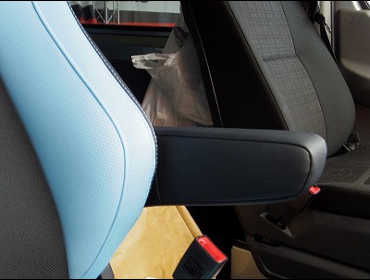 Mercedes Benz�i�����Z�f�X�x���c�j�@�x���c�X�v�����^�[�@313�@�Ɂ@RECARO�i���J���j�V�[�g�@SR-7F�@Lassic�@BL���U�[�@�A�[�����X�g�t���@����