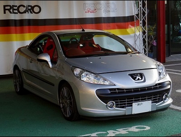 Peugeot�i�v�W���[�j�@207cc�@�Ɂ@RECARO�i���J���j�V�[�g����