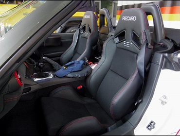 RECARO�i���J���V�[�g�j�@ABARTH�@124�X�p�C�_�[�@�Ɂ@���J���@SR-7�@Lassic�@BK�@�V�[�g�q�[�^�[�t���@�~2�r�@���@�V�[�g�o�b�N��������ɃX�s�[�J�[�ڐ݂ő���