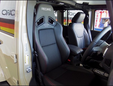 RECARO�i���J���V�[�g�j�@Jeep�@�����O���[�i2018�N�j�@�Ɂ@SR-7F�@Lassic�@BK�@����