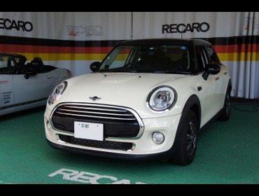 BMW�@F55�@�Ɂ@RECARO�i���J���j�V�[�g����