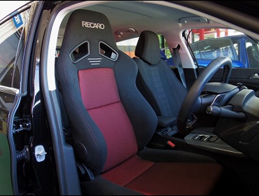 RECARO�i���J���V�[�g�j�@Peugeot�i�v�W���[�j�@308�@T9�i2017�N�j�@�Ɂ@RECARO�i���J���j�@SR-7F�@GK100�@BK/RED�iA/R�j�@����