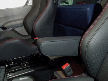 RECARO�i���J���V�[�g�j�@Mercedes Benz�i�����Z�f�X�x���c�j�@�X�v�����^�[519�i2013�N�j�@�Ɂ@RECARO�i���J���j�@SR-7�@Lassic�@BK�@���@SR-7F�@Lassic BK�iA/R�j�@����