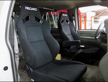 RECARO�i���J���V�[�g�j�@�V�{���[�@�^�z�[�@�Ɂ@RECARO�i���J���j�@SR-7F�@KK100�@BK�@�A�[�����X�g�t���@�~���E�@����