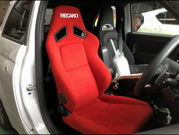 ABARTH500�@�E�n���h���ԁ@�Ɂ@RECARO�i���J���j�@SR-7F�@KK100�@RED�@����