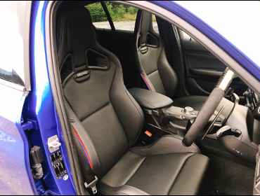 BMW�@F20�@LCI�@M135i�@�Ɂ@RECARO�i���J���j�@�X�|�[�c�X�^�[LL100H�@SE�@BK���U�[/BL�X�e�b�`�@BL&RED���C���@����