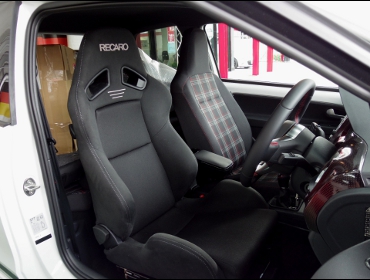 �t�H���N�X���[�Q���@�A�b�v�@�Ɂ@RECARO�i���J���j�@SR-7�@����