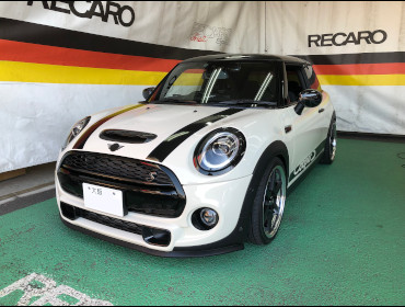 BMW�@�~�j�@�N�[�p�[S�@F56�i2020�N�j�@�Ɂ@RECARO�i���J���j�@SR-7�@GK100�@BK/SIL�@����