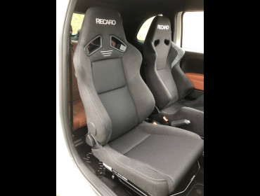 ABARTH�@595�@�R���y�@���n���h���@MT�ԁi2019�N�j�@�Ɂ@RECARO�i���J���j�@SR-6�@KK100S�@BK�@����