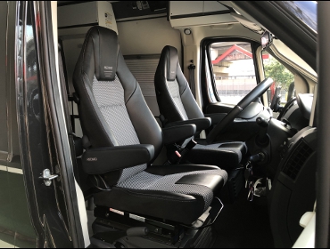�t�B�A�b�g�@�f���J�g�i2019�N�j�@�Ɂ@RECARO�i���J���j�@LX-F�@WL110H�@BK�@����/���A�[�����X�g�@�L���v�e���V�[�g�i��]�@�\�͂��̂܂܁j�@�~���E�@����