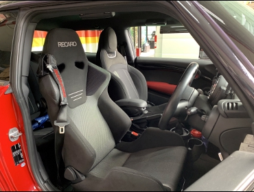 BMW�@MINI�@JCW�i2019�N�j�@�Ɂ@RECARO�i���J���j�@SR-6�@GK100S�@BK/SIL�@����