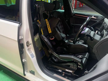 �t�H���N�X���[�Q���@�S���t�@AVCH�i2016�N�j�@�Ɂ@RECARO�i���J���j�@PRO�@RACER�@RMS2700G�@����