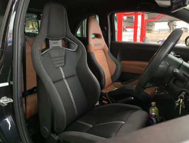 ABARTH�@�R���y�i2019�N�j�@�Ɂ@RECARO�i���J���j�@�N���X�X�|�[�c�X�^�[GK100H�@BK�@����