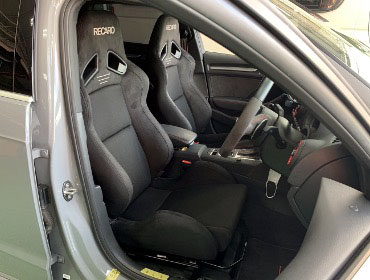 AUDI�@RS3�@8V�i�E�n���h���ԁj�@�Ɂ@RECAAROO�i���J���j�@SR-7�@GU100H�@BK�@�V�[�g�q�[�^�[�t���@�~���E�@����