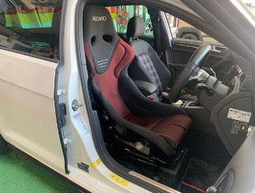 �t�H���N�X���[�Q���@�S���t�@AUCHH�i2017�N�j�@�Ɂ@RECARO�i���J���j�@TS-G�@GK�@BK/RED�@�V�[�g�q�[�^�[�t���@����