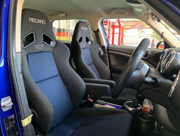 BMW�@MINI�@�N���X�I�[�o�[�@R60�@XD20F�@�i2014�N����j�@�Ɂ@RECARO�i���J���j�@SR-7F�@GK100�@BK/�u���[�@�A�[�����X�g�t���@�~���E�@����