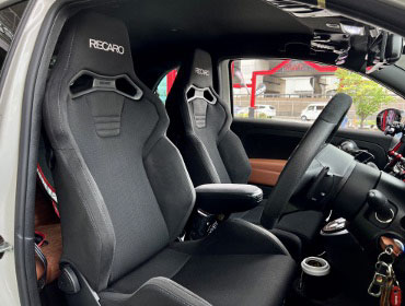 ABARTH�@595�@�R���y�i2022�N�j�@�Ɂ@RECARO�i���J���j�@SR-S�@BK100H�@BK/BK�@�V�[�g�q�[�^�[�t���@���@SR-C�@BK100H�@BK/BK�@�V�[�g�q�[�^�[�t���@����