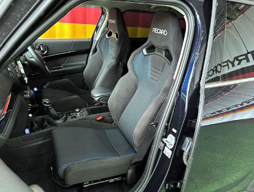 BMW�@MINI�@�N���X�I�[�o�[�@F60�i2022�N�j�@�Ɂ@RECARO�i���J���j�@SR-S�@BK100H�@BK/�u���[�@�V�[�g�q�[�^�[�t���@���@SR-C�@BK100H�@BK/�u���[�@�V�[�g�q�[�^�[�t���@����
